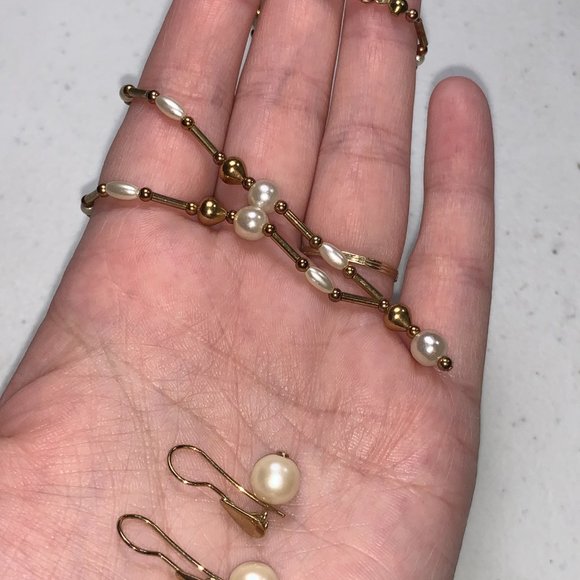 15" Pearl and gold beaded necklace and matching drop earrings - Picture 9 of 10